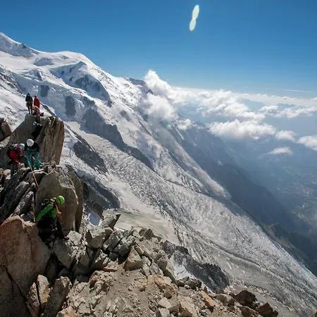 Igloo 3 - Happy * Chamonix